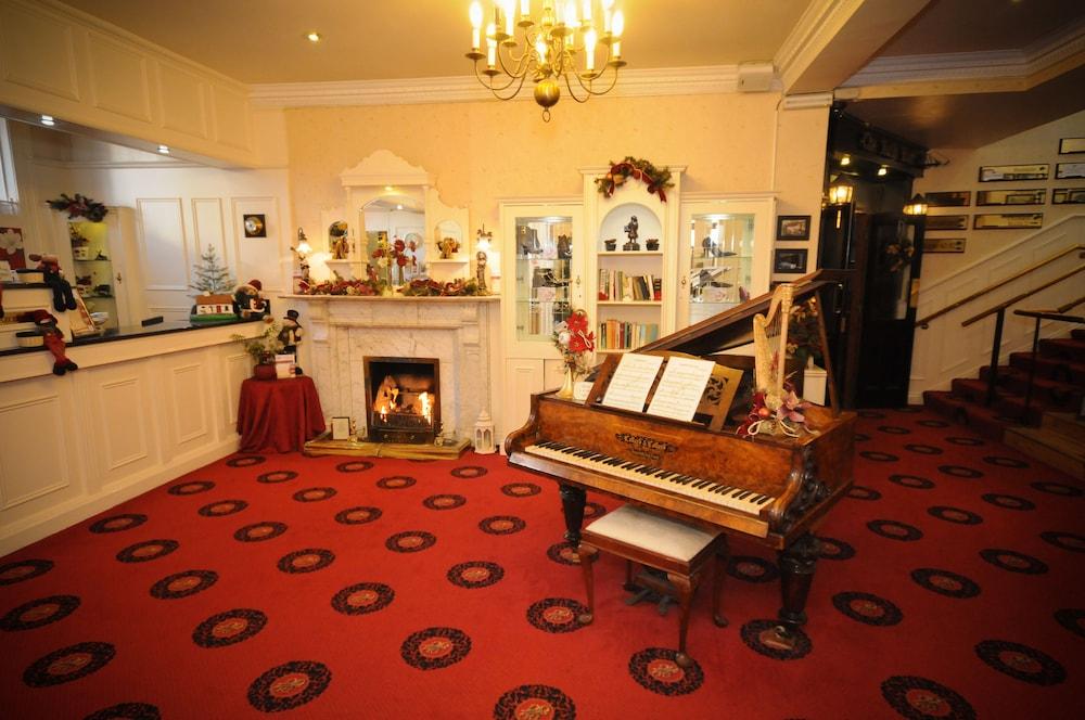 Bush Hotel County Leitrim Eksteriør billede